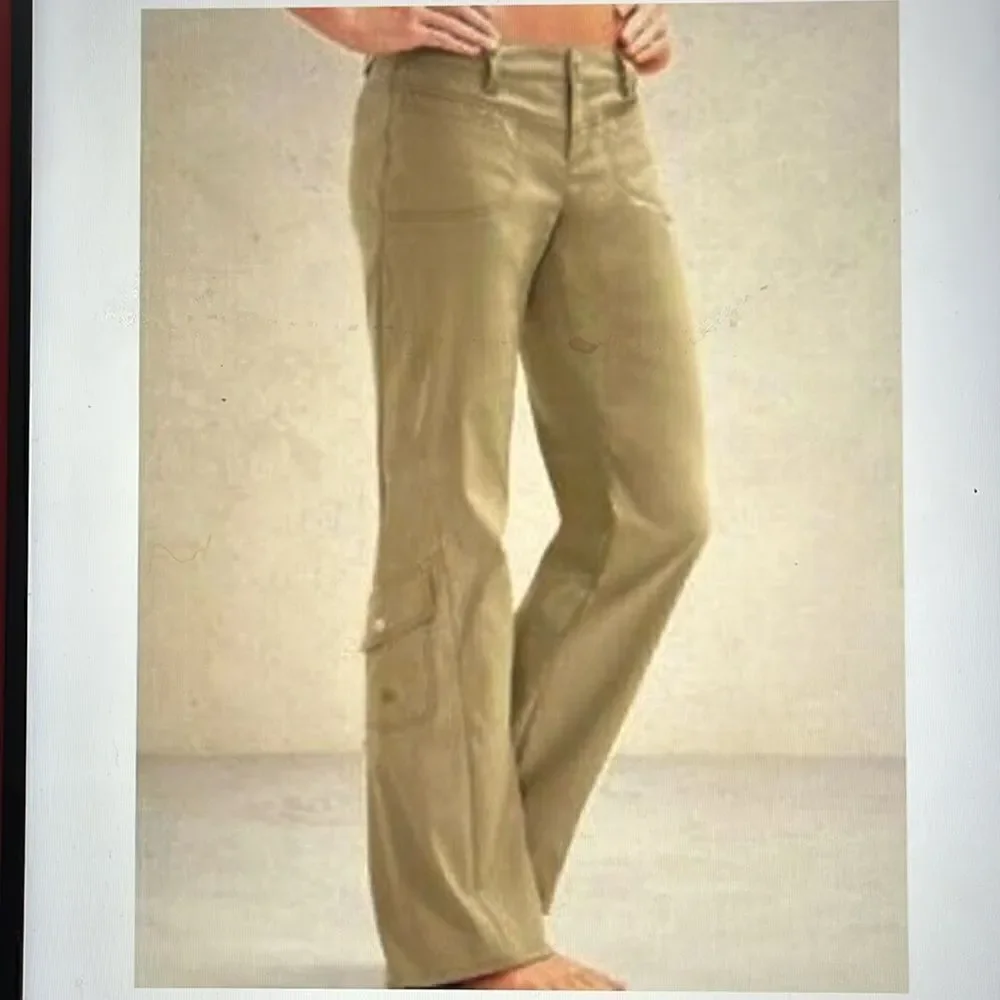 EXCELLENT CONDITION WOMEN’S SIZE 2 ATHLETA LOW RISE DIPPER CARGO BOOTCUT PANTS